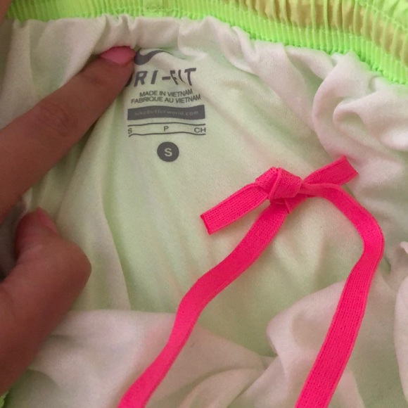 Neon dri-fit Nike shorts - Picture 3 of 3
